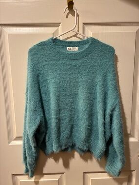 H&M Big Kids Fluffy/Fuzzy Crewneck Sweater.Teal Blue. size 10/12 (women size M)